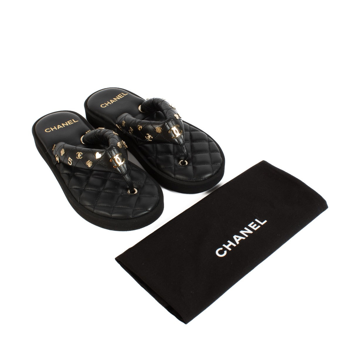 Shop safe online at Labellov in Antwerp, Brussels and Knokke this 100% authentic second hand Chanel Black Quilted 23P Charms Thong Sandals - Size 38