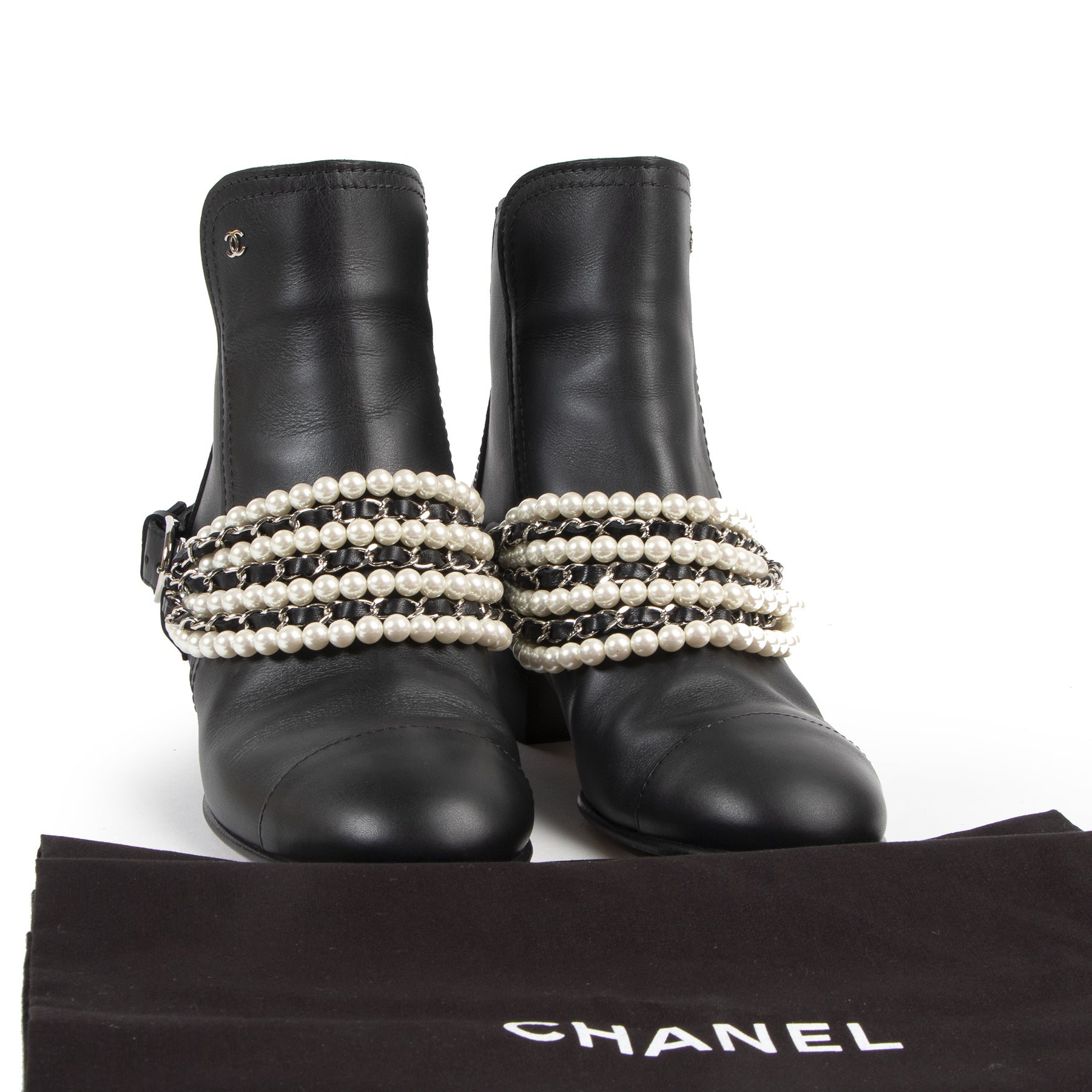 Bent u op zoek naar een authentiek designer paar schoenen van Chanel?