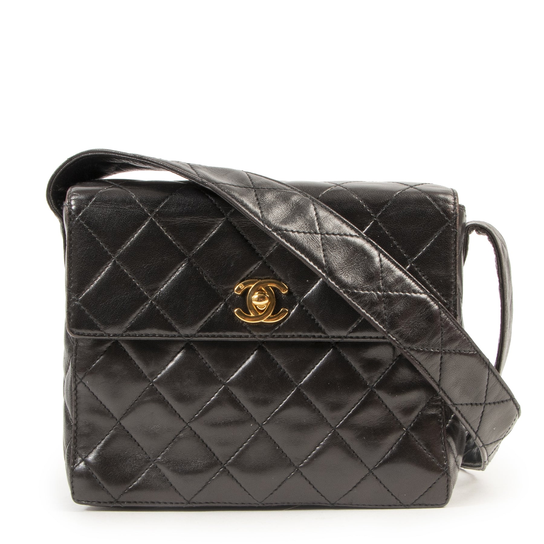 Chanel Black Quilted Lambskin Leather Shoulder bag atet he right price online at Labellov Luxury Brand webshop in Antwerp secondhand authentic luxury bags