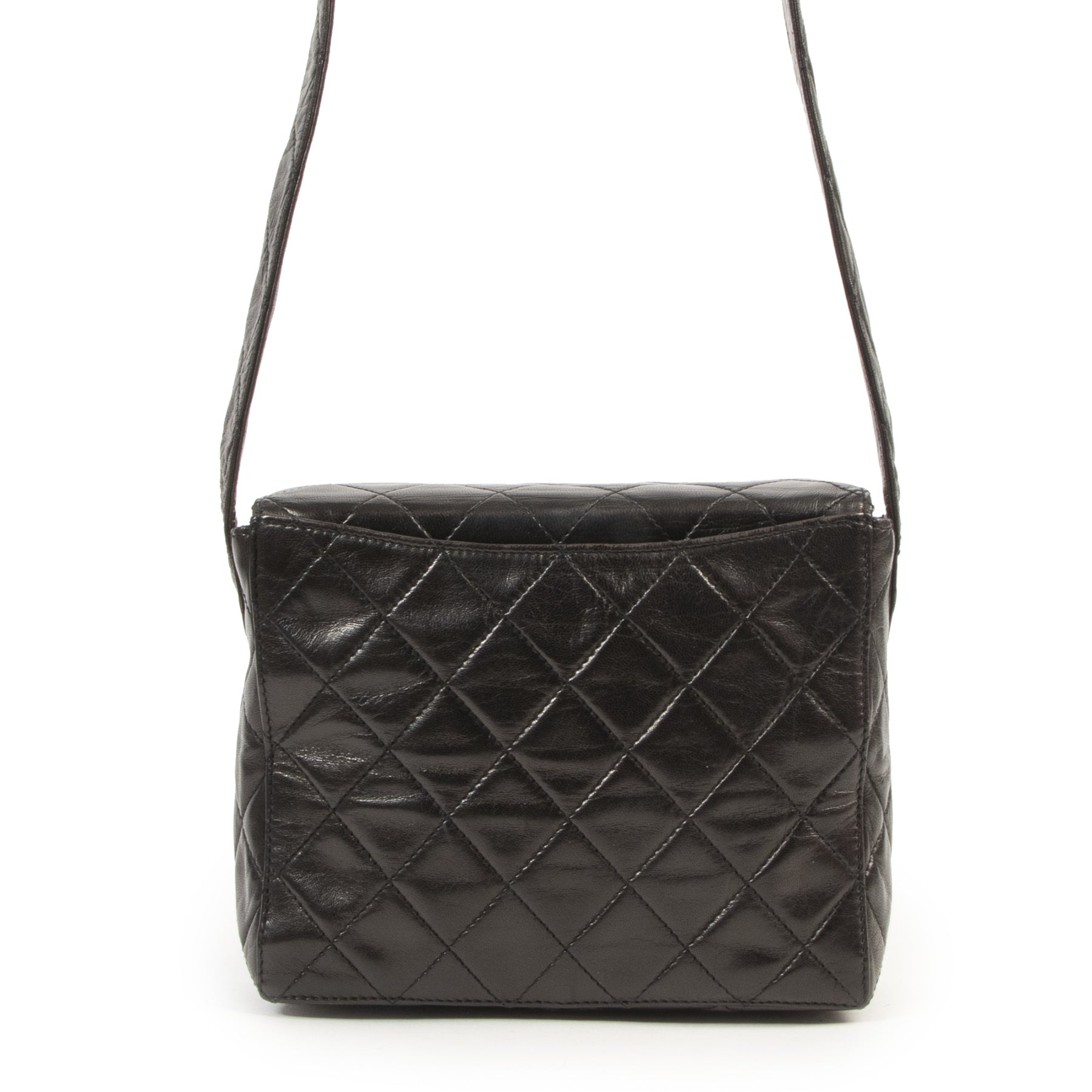 Chanel Black Quilted Lambskin Leather Shoulder Bag aan de juiste prijs online in alle veiligheid bij Labellov Online webshop tweedehands authentieke luxe merken in Antwerpen
