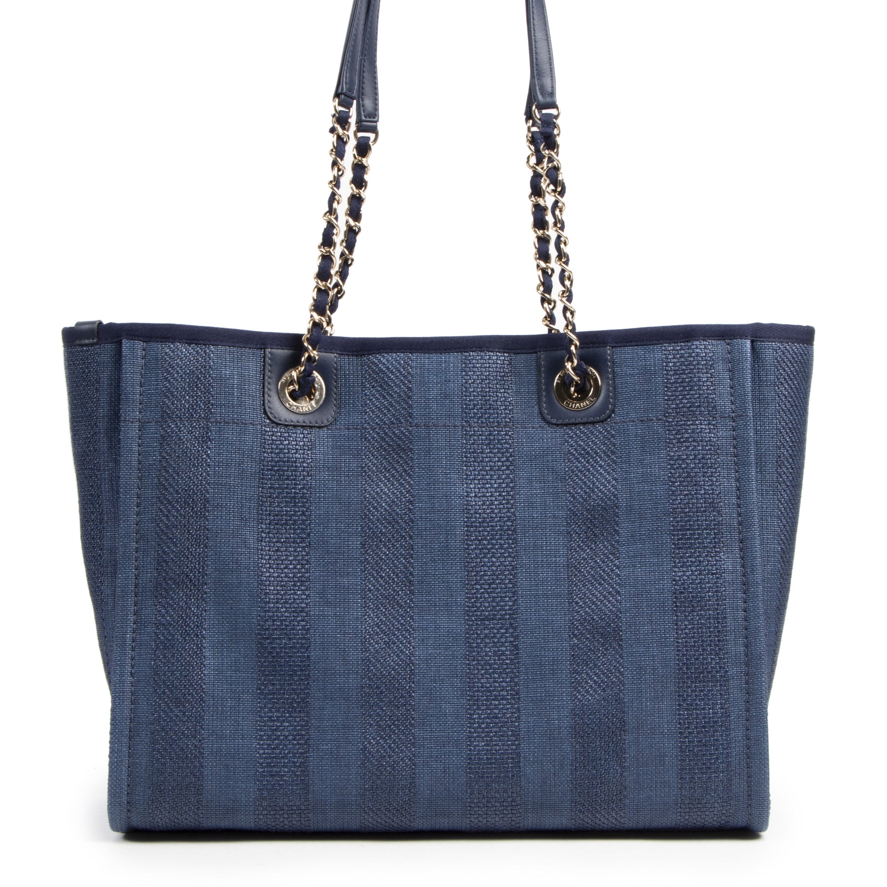 Chanel Small Blue Deauville Tote Bag de perfecte strandtas voor zomer 2020 te koop bij Labellov in Antwerpen