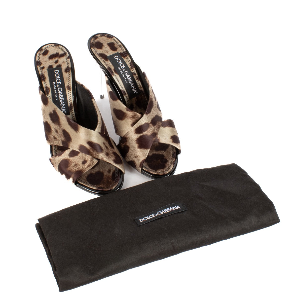 Shop safe online at Labellov in Antwerp, Brussels and Knokke these 100% authentic second hand Dolce & Gabbana Leopard Satin Stiletto Mules - size 37. Veilig online kopen van authentieke tweedehands Dolce & Gabbana Leopard schoenen.