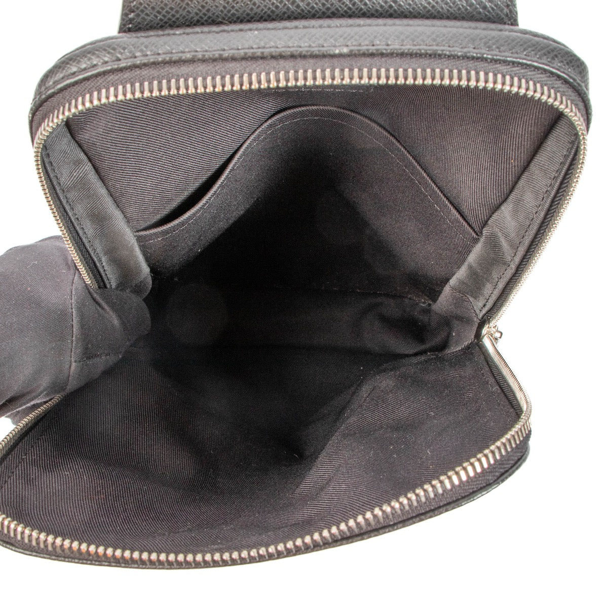 Shop 100% authentic second-hand Louis Vuitton Black Avenue Slingbag on Labellov.com
