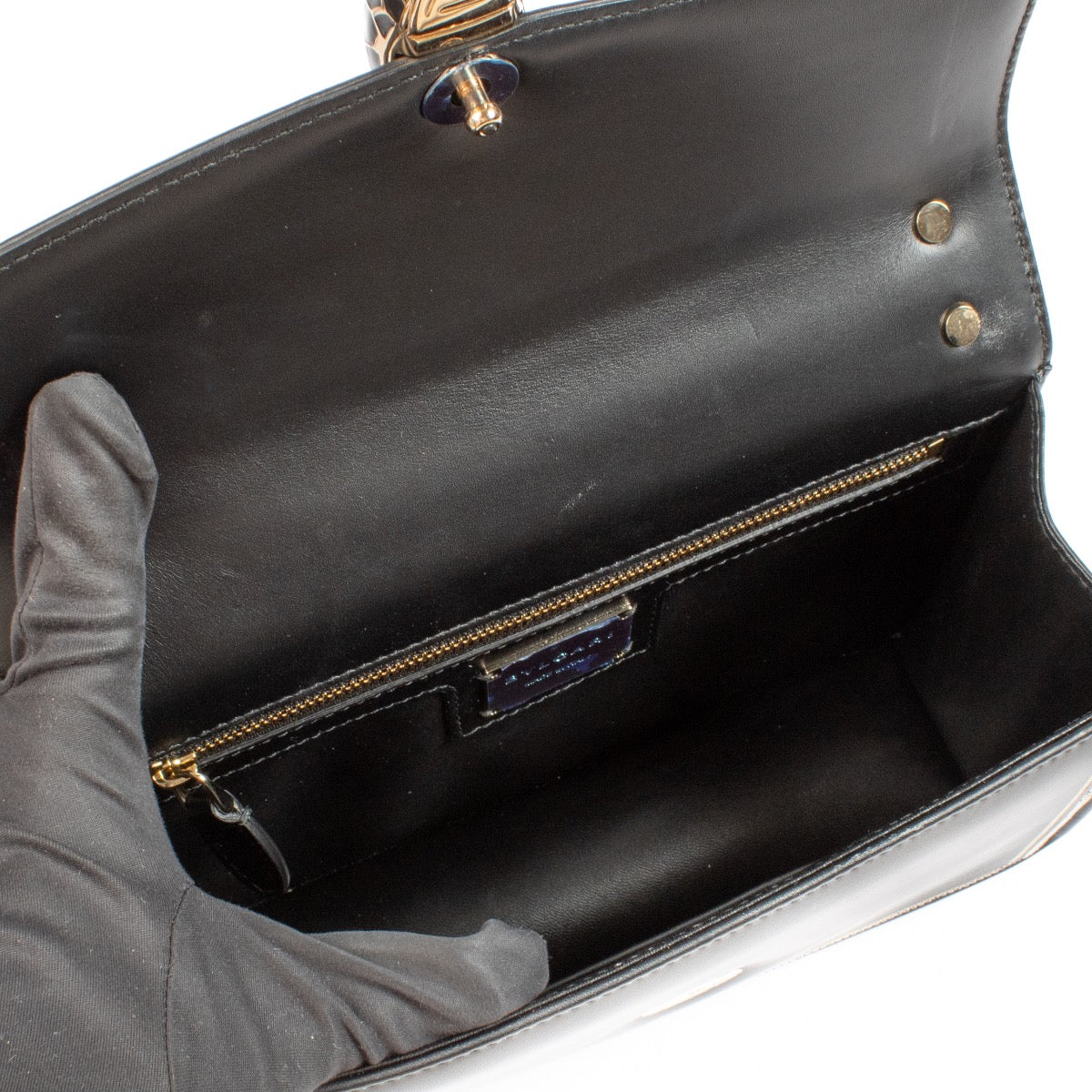Bulgari Black Serpenti Bag aan de beste prijs bij Labellov tweedehands luxe in Antwerpen en Knokke.
