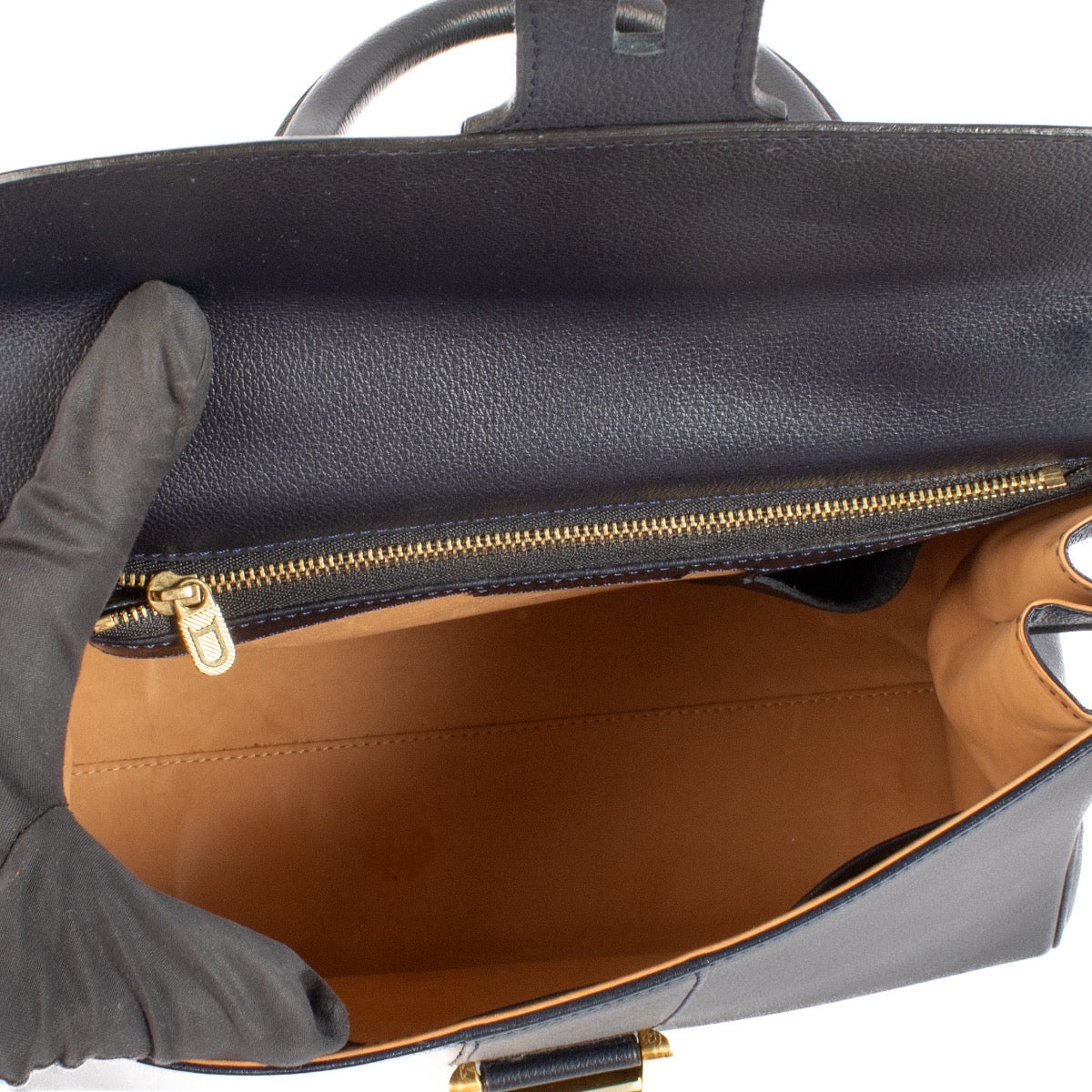 Delvaux Blue Marine Jumping Brillant MM + Strap aan de beste prijs bij Labellov tweedehands luxe in Antwerpen en Knokke. Wij kopen en verkopen steeds aan de beste prijs bij Labellov.