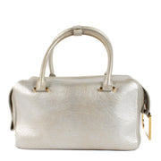 Shop safe online at Labellov in Antwerp, Brussels and Knokke this 100% authentic second hand Delvaux Silver Crispy Calf Coolbox MM Top Handle. Koop veilig online authentieke tweedehands Delvaux Silver Crispy Calf Coolbox MM Top Handle.
