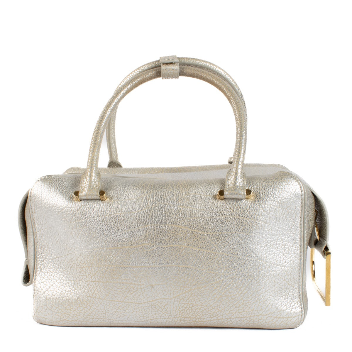 Shop safe online at Labellov in Antwerp, Brussels and Knokke this 100% authentic second hand Delvaux Silver Crispy Calf Coolbox MM Top Handle. Koop veilig online authentieke tweedehands Delvaux Silver Crispy Calf Coolbox MM Top Handle.