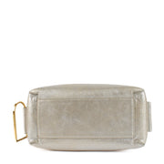 Shop safe online at Labellov in Antwerp, Brussels and Knokke this 100% authentic second hand Delvaux Silver Crispy Calf Coolbox MM Top Handle. Koop veilig online authentieke tweedehands Delvaux Silver Crispy Calf Coolbox MM Top Handle.