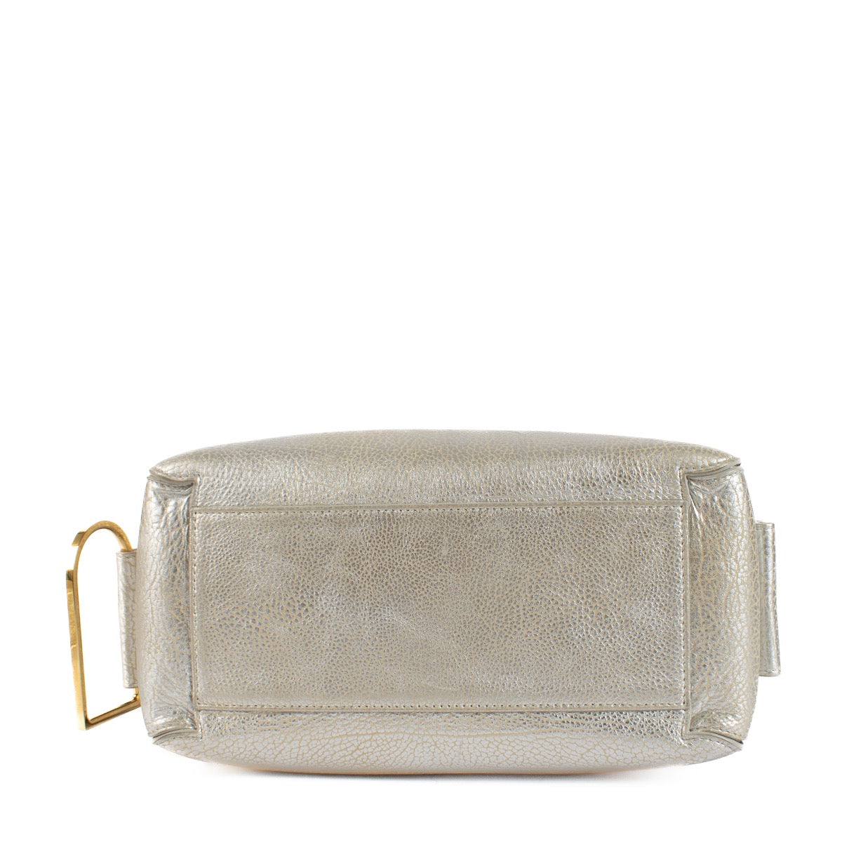 Shop safe online at Labellov in Antwerp, Brussels and Knokke this 100% authentic second hand Delvaux Silver Crispy Calf Coolbox MM Top Handle. Koop veilig online authentieke tweedehands Delvaux Silver Crispy Calf Coolbox MM Top Handle.