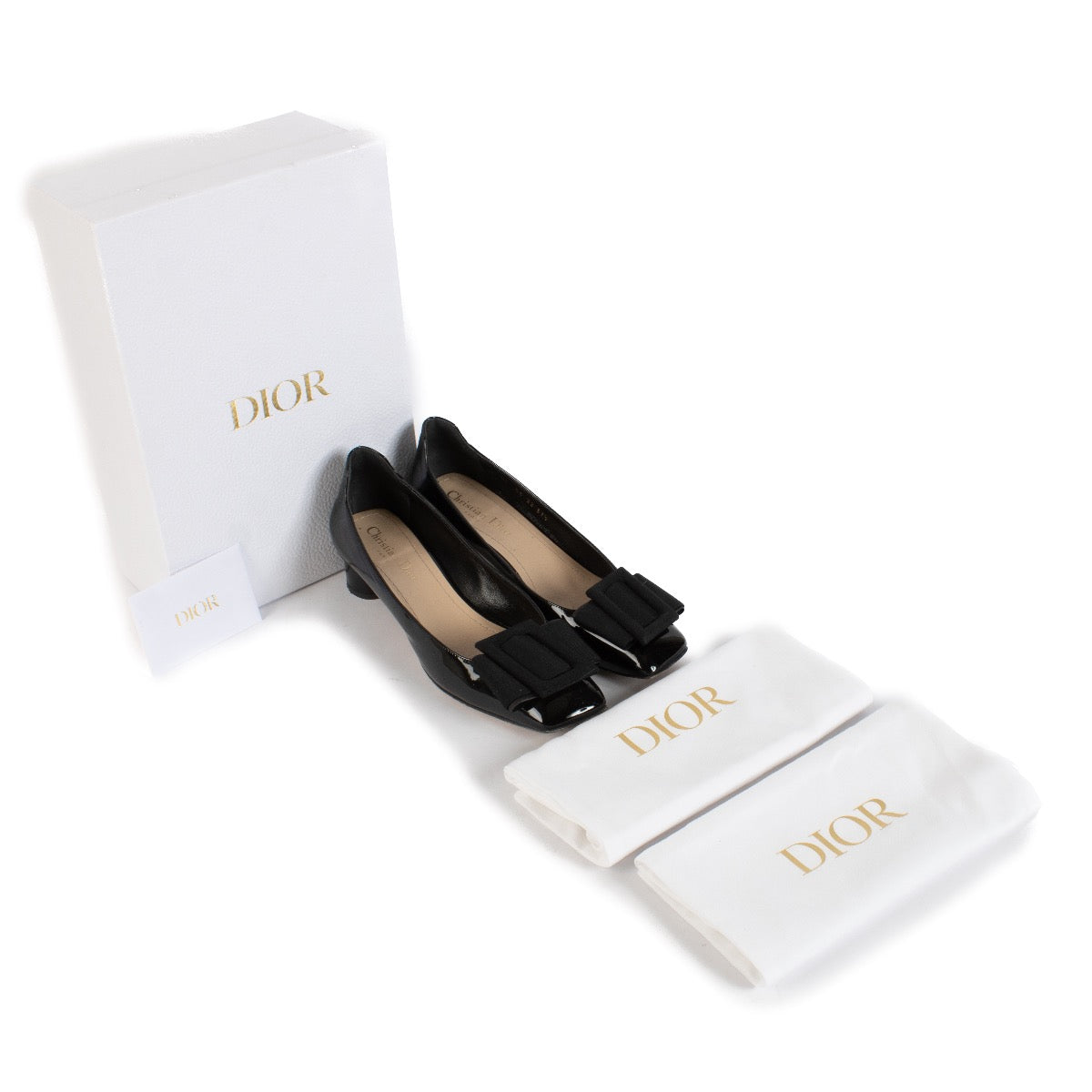 Shop safe online at Labellov in Antwerp, Brussels and Knokke this 100% authentic second hand Christian Dior Black Patent Leather Flats - size 37,5. Koop veilig tweedehands authentieke Christian Dior Black Patent Leather Flats - size 37,5