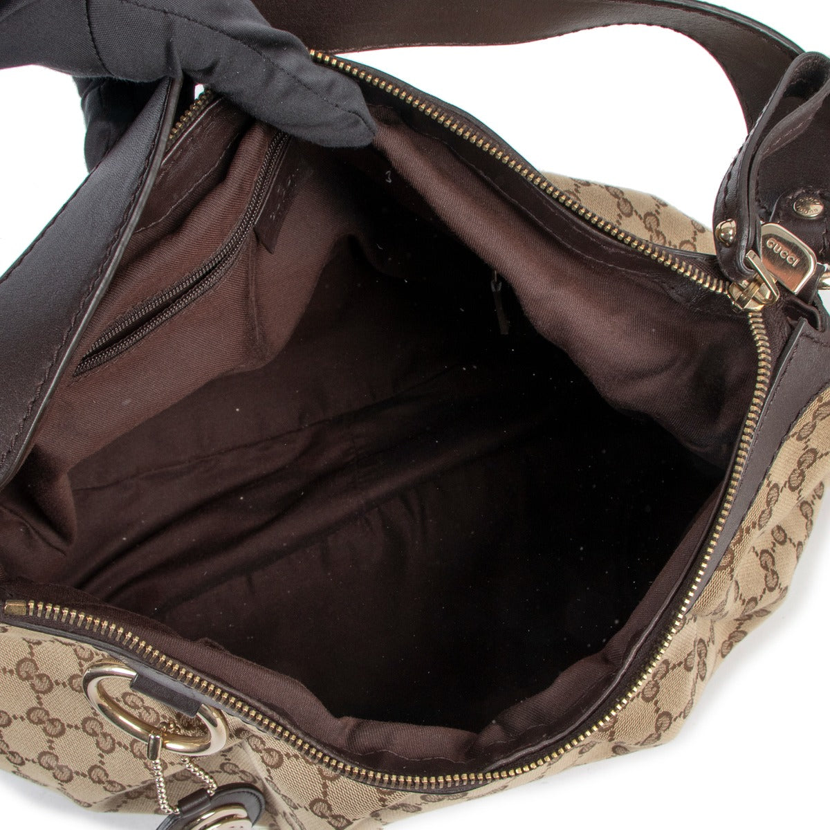 Buy an authentic second hand Gucci GG Canvas Medium Sukey Hobo Bag in very good condition at Labellov in Antwerp.