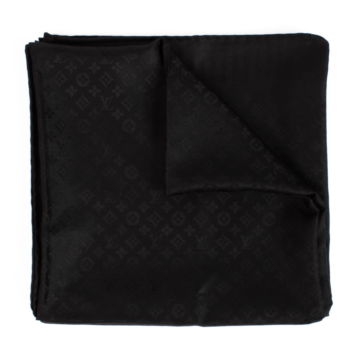 Louis Vuitton Black Monogram Scarf aan de beste prijs bij Labellov tweedehands luxe in Antwerpen en Knokke.
