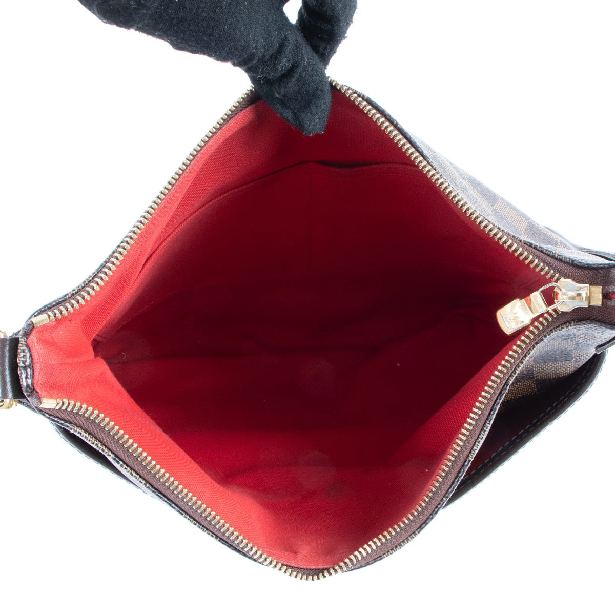 Buy online an authentic second hand Louis Vuitton Bloomsbury PM Damier Ebene crossbody in very good condition at Labellov in Antwerp.