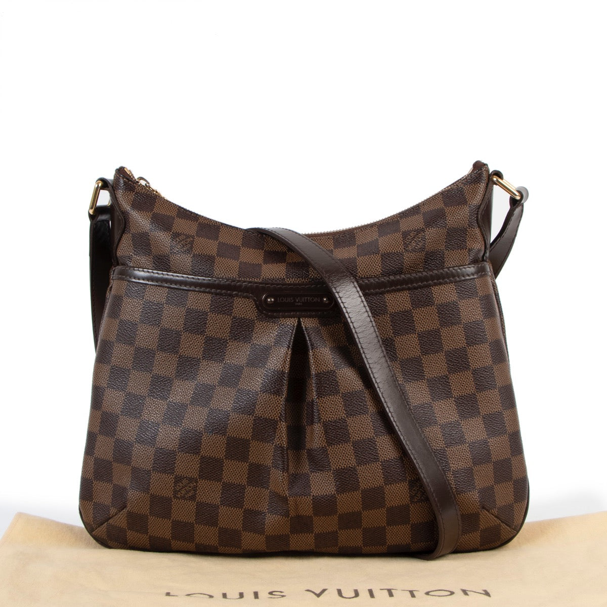 Buy online an authentic second hand Louis Vuitton Bloomsbury PM Damier Ebene crossbody in very good condition at Labellov in Antwerp.