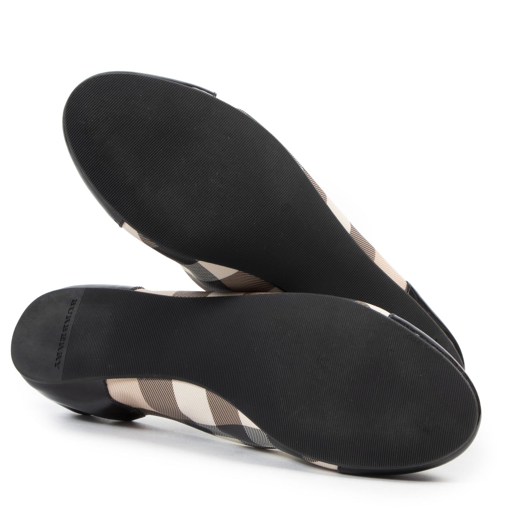 Achetez d'authentiques chaussures Burberry d'occasion à bon prix chez LabelLOV.