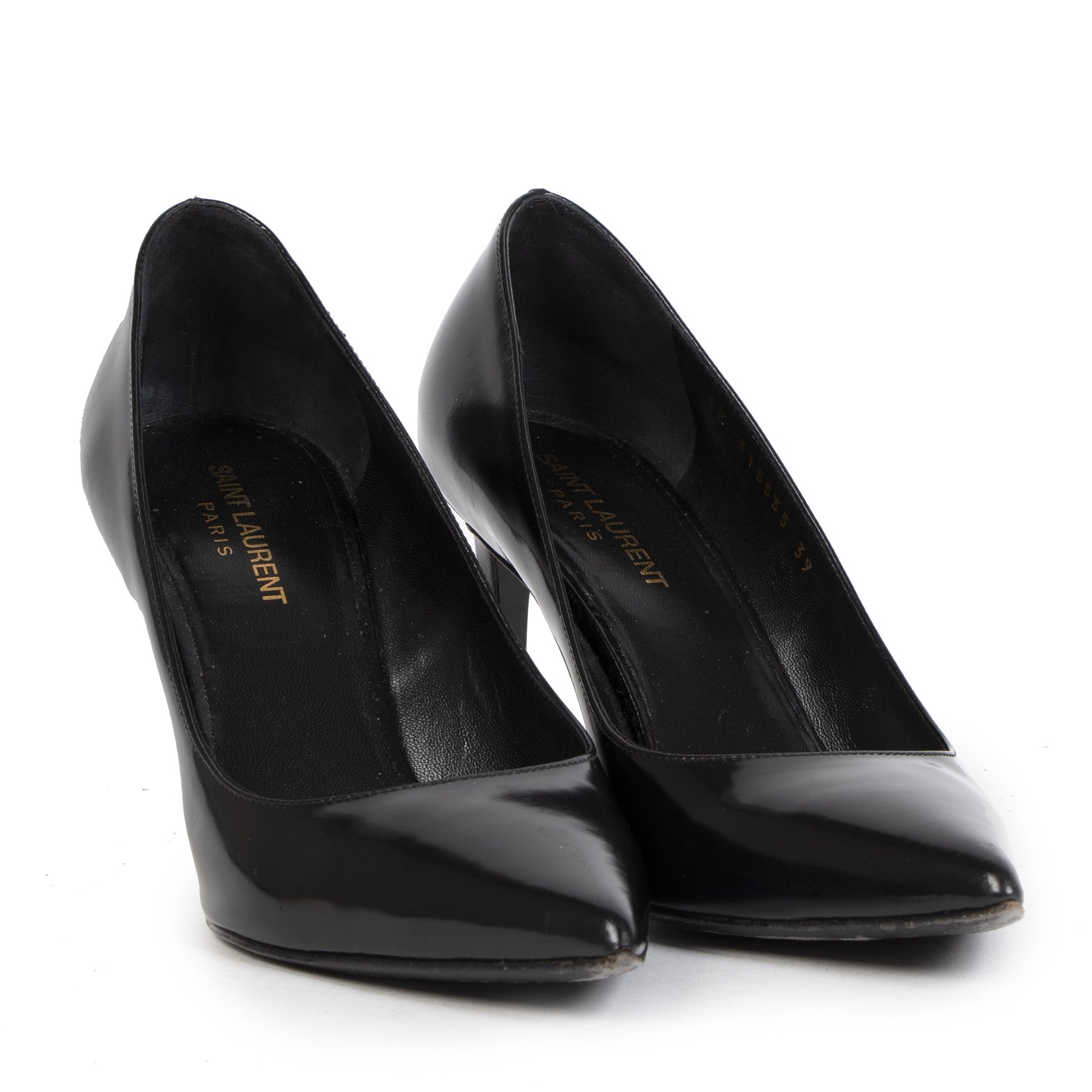 High fashion at LabelLOV Antwerp buy authentic items like these Saint Laurent black patent leather pumps at LabelLOV, shop safe and secure online
