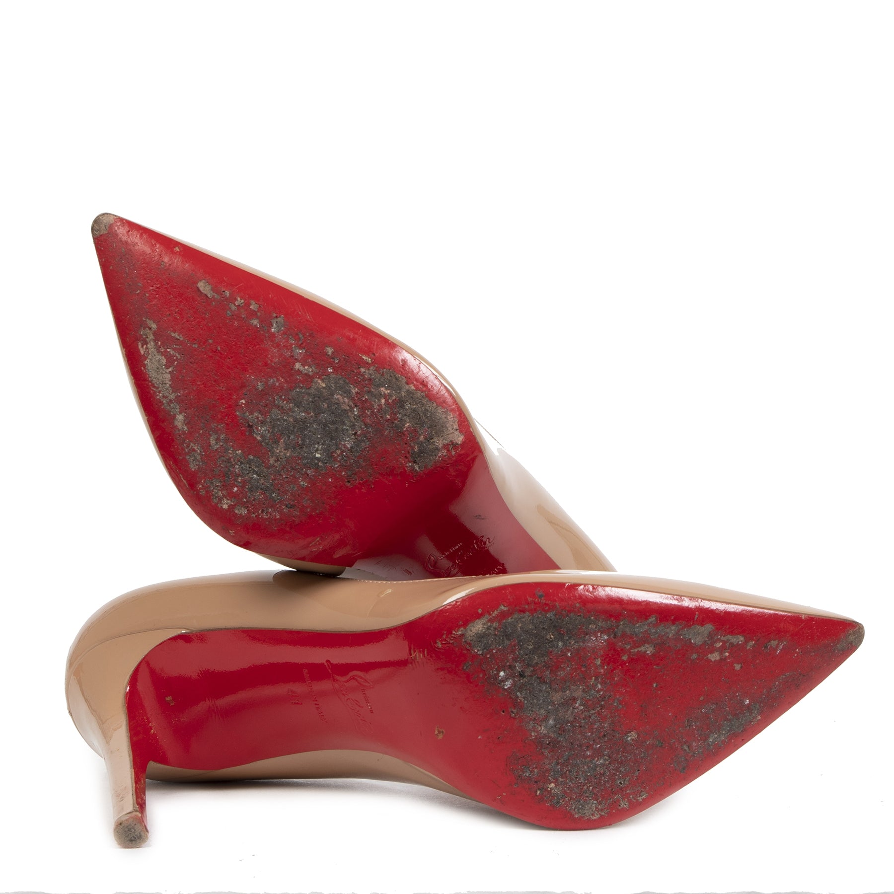 Koop bij LabelLOV authentieke tweedehands Christian Louboutin Nude So Kate patent leather pumps juiste prijs. Winkel veilig online naar luxe merken.