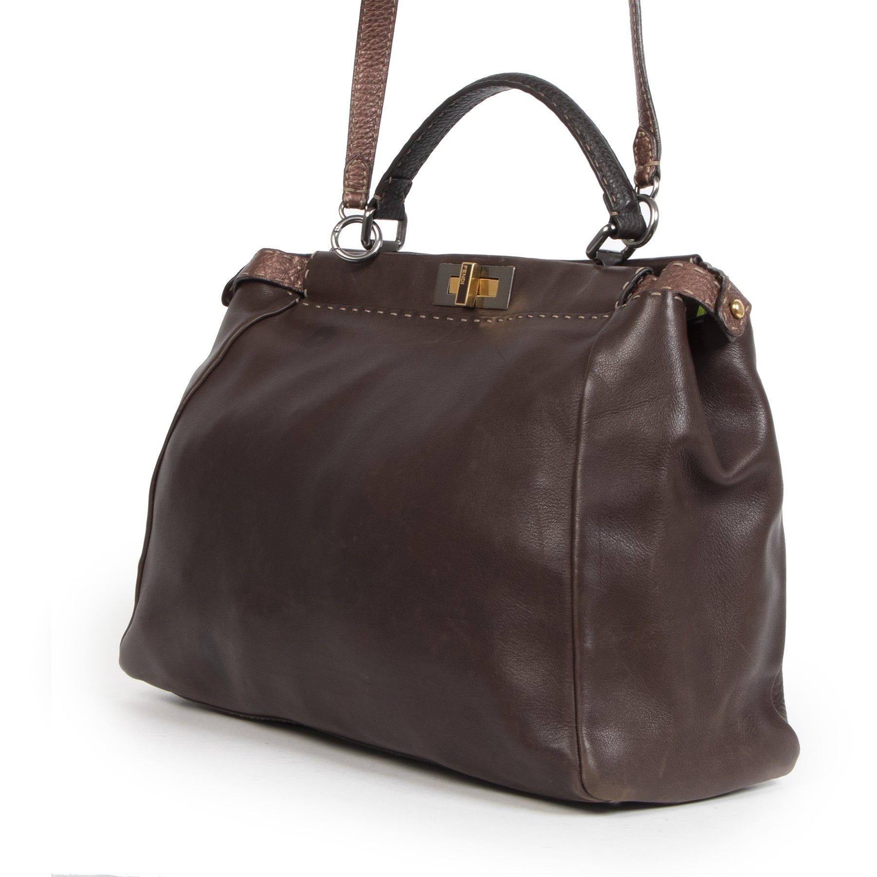 LabelLOV biedt authentieke tweedehands Peekaboo handtassen van Fendi online te koop aan. Koop veilig online aan de juiste prijs bij LabelLOV.