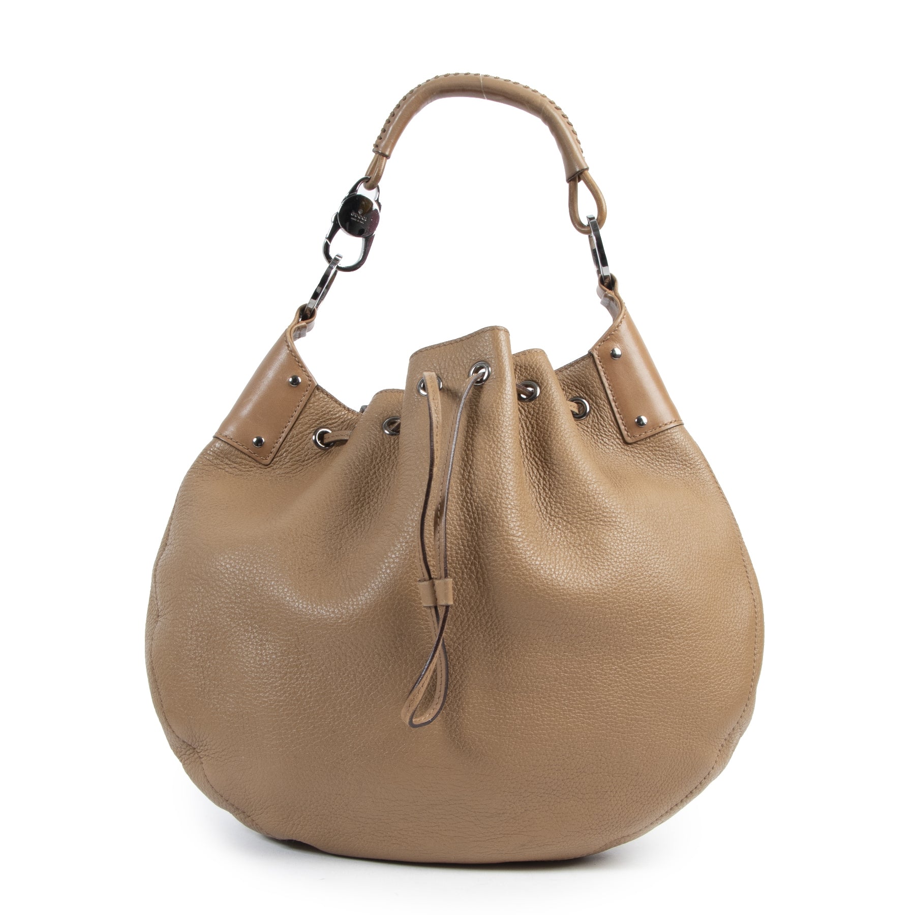 Buy this authentic second-hand vintage Gucci Cognac Leather Shoulder Bag at online webshop LabelLOV. Safe and secure shopping. Koop deze authentieke tweedehands vintage Gucci Cognac Leather Shoulder Bag bij online webshop LabelLOV.