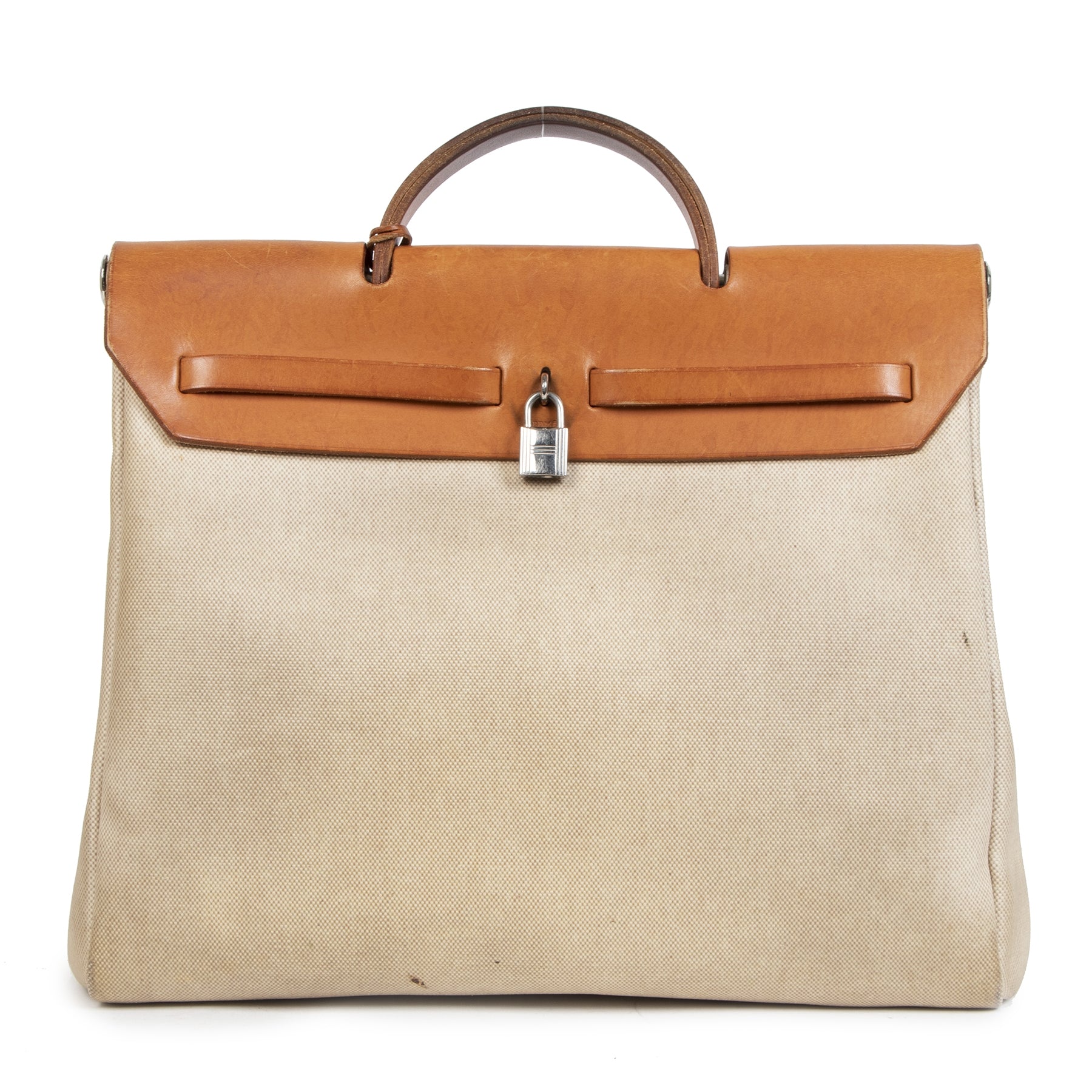 Koop authentieke tweedehands Hermès Herbag's voor de juiste prijs bij LabelLOV Antwerpen. Winkel voor vintage en tweedehands Bij LabelLOV Antwerpen, België.