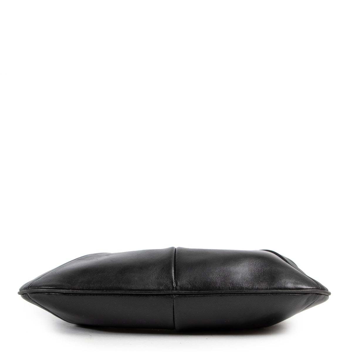 Buy Saint Laurent in an authentic way on Labellov.