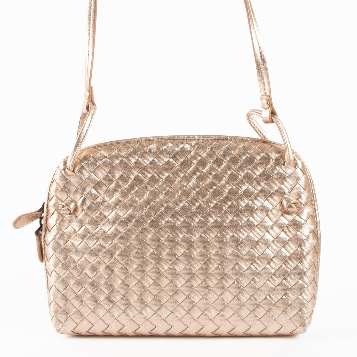 Shop the authentic Bottega Veneta Metallic Rose Gold Intrecciato Nodini Bag second hand on Labellov.com!