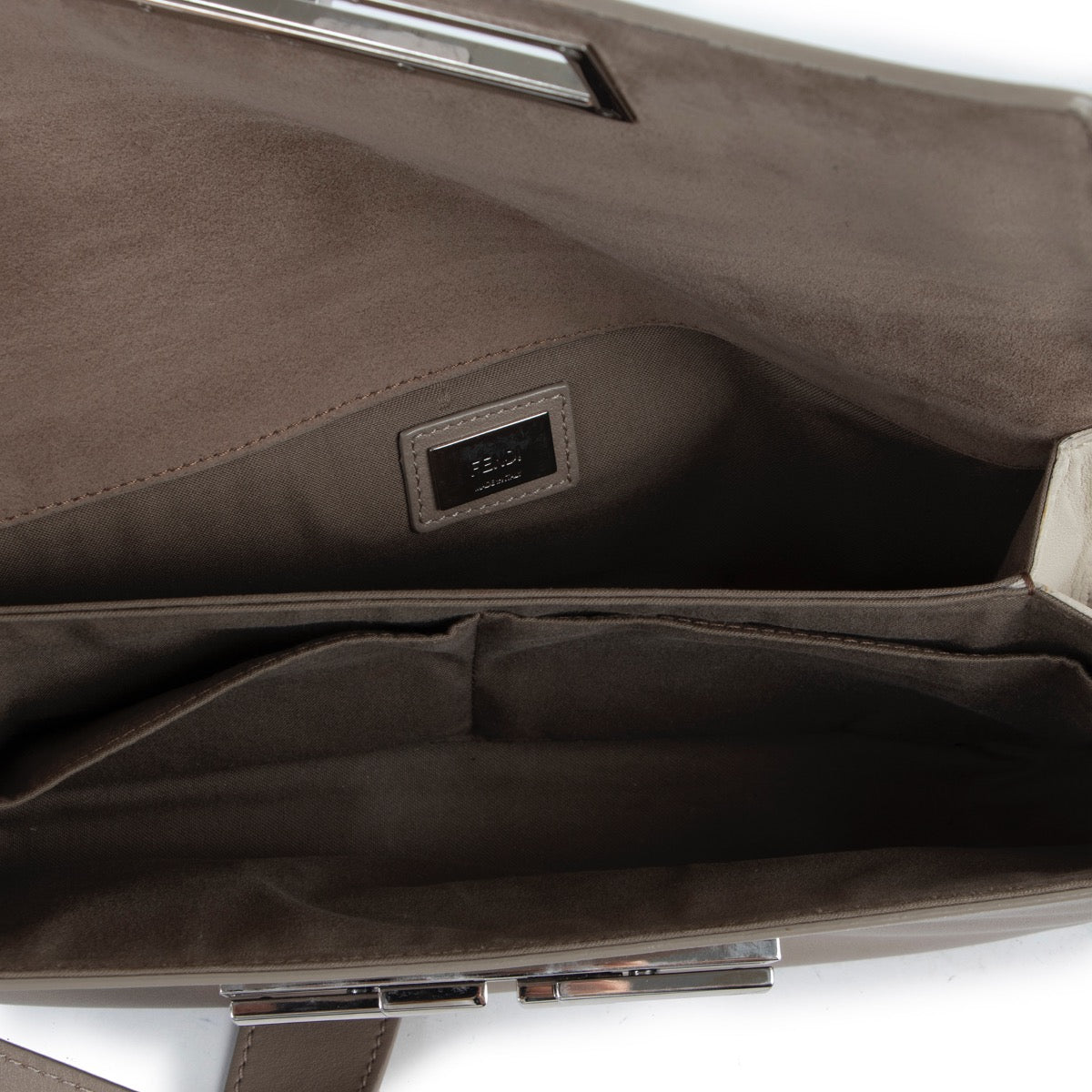 Shop safe online 100% authentic second hand Fendi Taupe 3 Baguette Shoulder Bag in very good condition at the right price at Labellov in Antwerp.