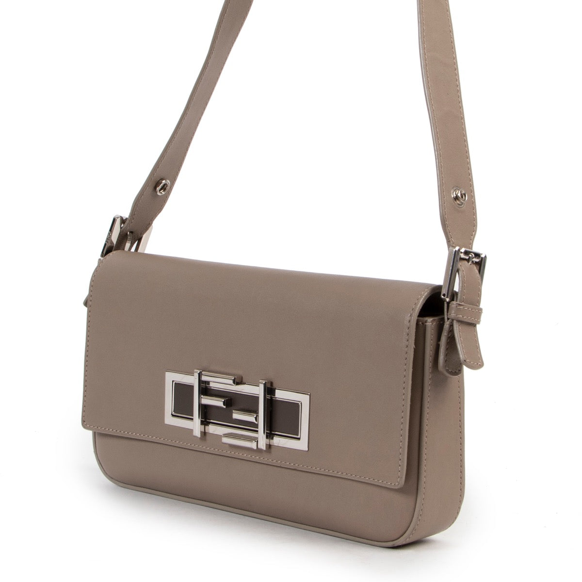 Shop safe online 100% authentic second hand Fendi Taupe 3 Baguette Shoulder Bag in very good condition at the right price at Labellov in Antwerp.