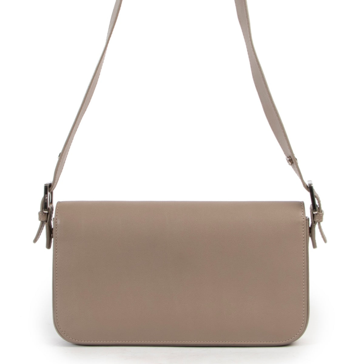 Shop safe online 100% authentic second hand Fendi Taupe 3 Baguette Shoulder Bag in very good condition at the right price at Labellov in Antwerp.