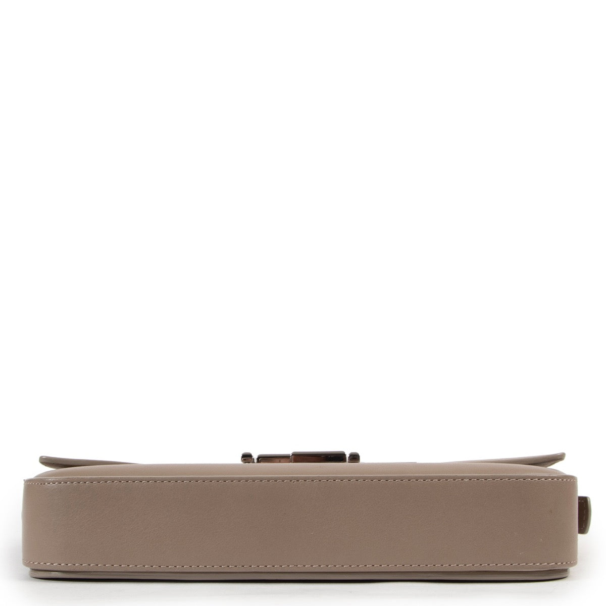 Shop safe online 100% authentic second hand Fendi Taupe 3 Baguette Shoulder Bag in very good condition at the right price at Labellov in Antwerp.