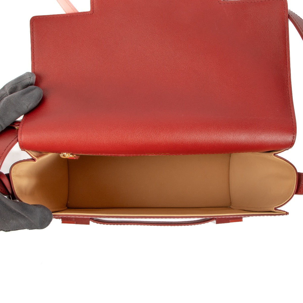 Shop safe online at Labellov in Antwerp, Brussels and Knokke this 100% authentic second hand Delvaux Rouge de Pourpre Polo/Vernis Madame Bag