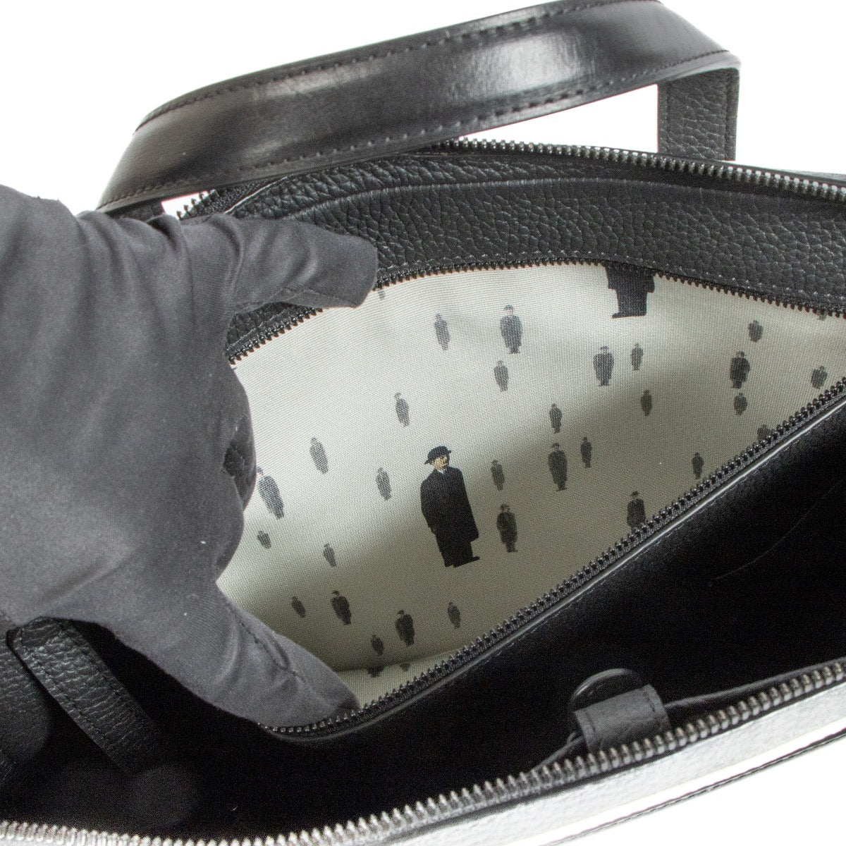 Shop safe online at Labellov in Antwerp, Brussels and Knokke this 100% authentic second hand Delvaux White Magritte Briefcase