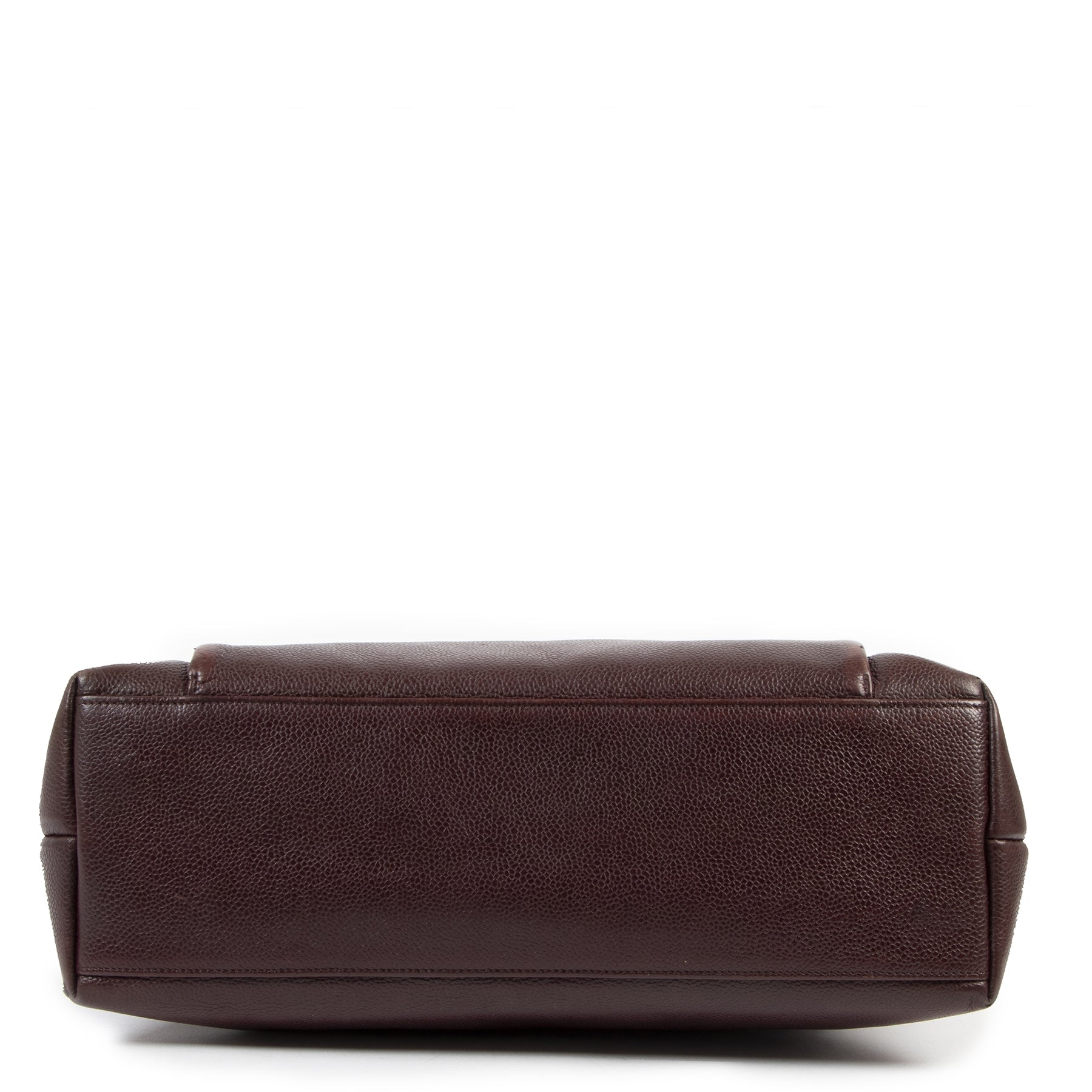Chanel Burgundy Leather Front Flap Shoulder at the the right price authentic at LabelLOV Antwerp