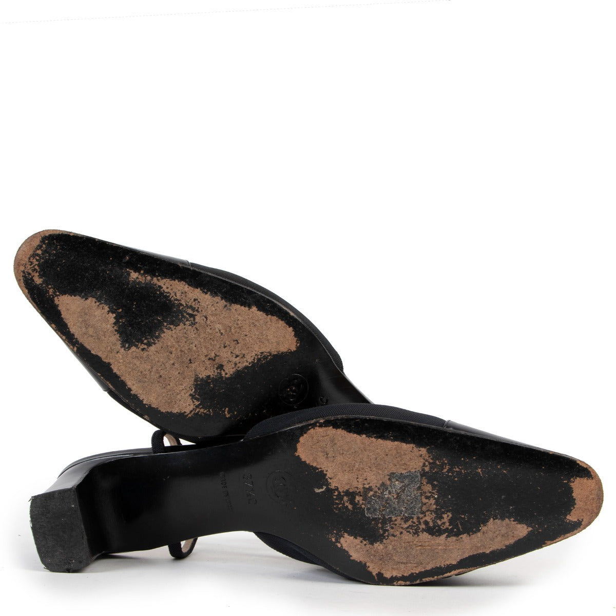 Buy a 100% authentic pair of second hand Chanel Black Slingback heels Size 37,5 at Labellov