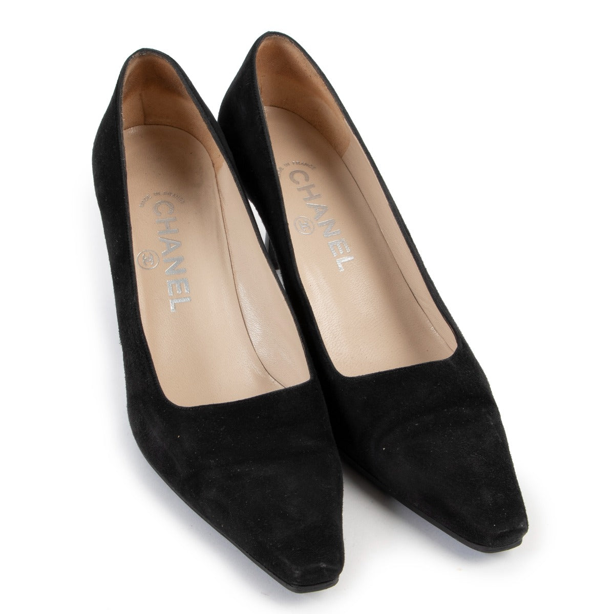 Chanel Black Pumps - Size 38 Buy these gorgeous 100% authentic Chanel heels here safely!