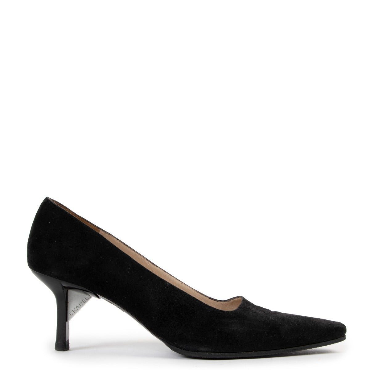 Chanel Black Pumps - Size 38 Buy these gorgeous 100% authentic Chanel heels here safely!