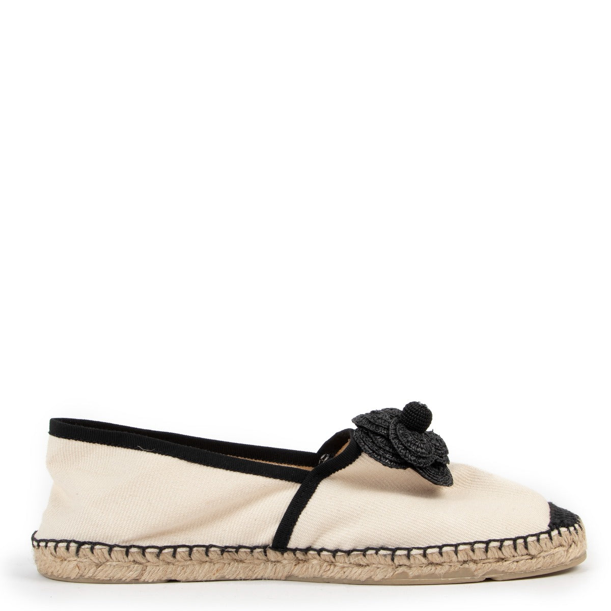 shop authentic second hand Chanel White Canvas Camellia Espadrilles at Labellov for the best price