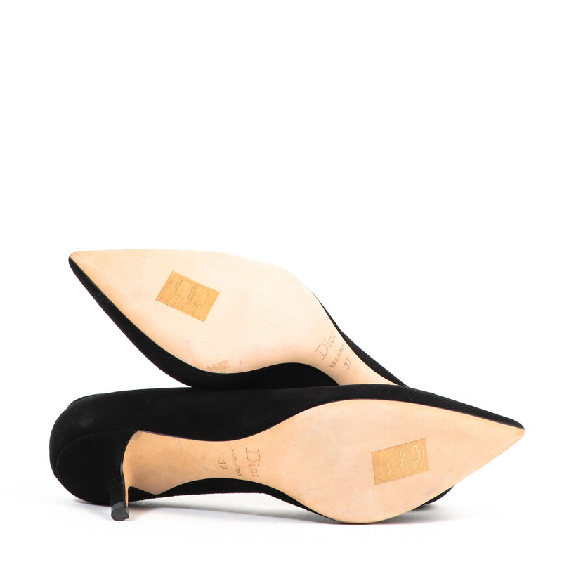 Buy authentic second-hand Christian Dior Gucci Suede Kitten Heels in Size 38 in very good condition at Labellov in Antwerp.