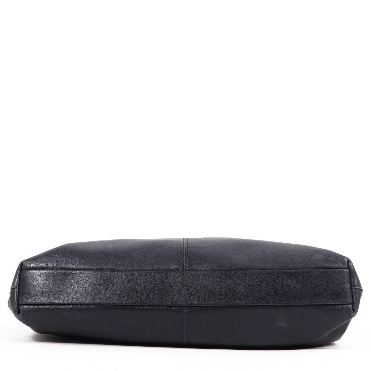 Buy an authentic second-hand Gucci Navy Blue Leather Clutch in good condition at Labellov in Antwerp.