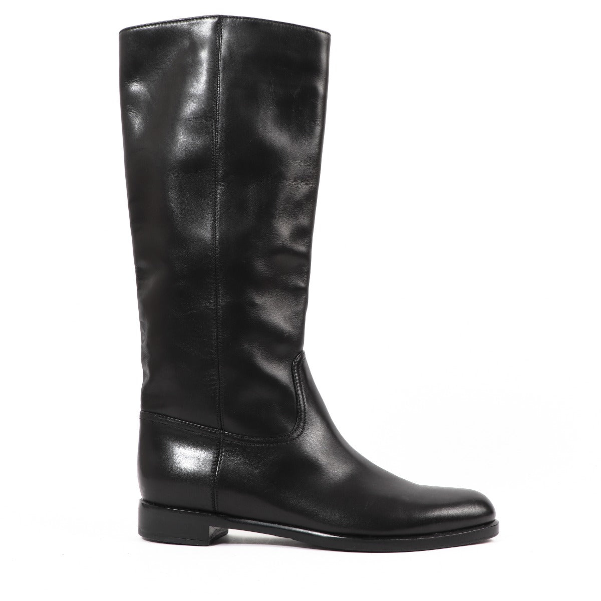 Buy authentic second-hand Sergio Rossi Black Leather Flat Boots in Size 37 1/2 in very good condition at Labellov in Antwerp.