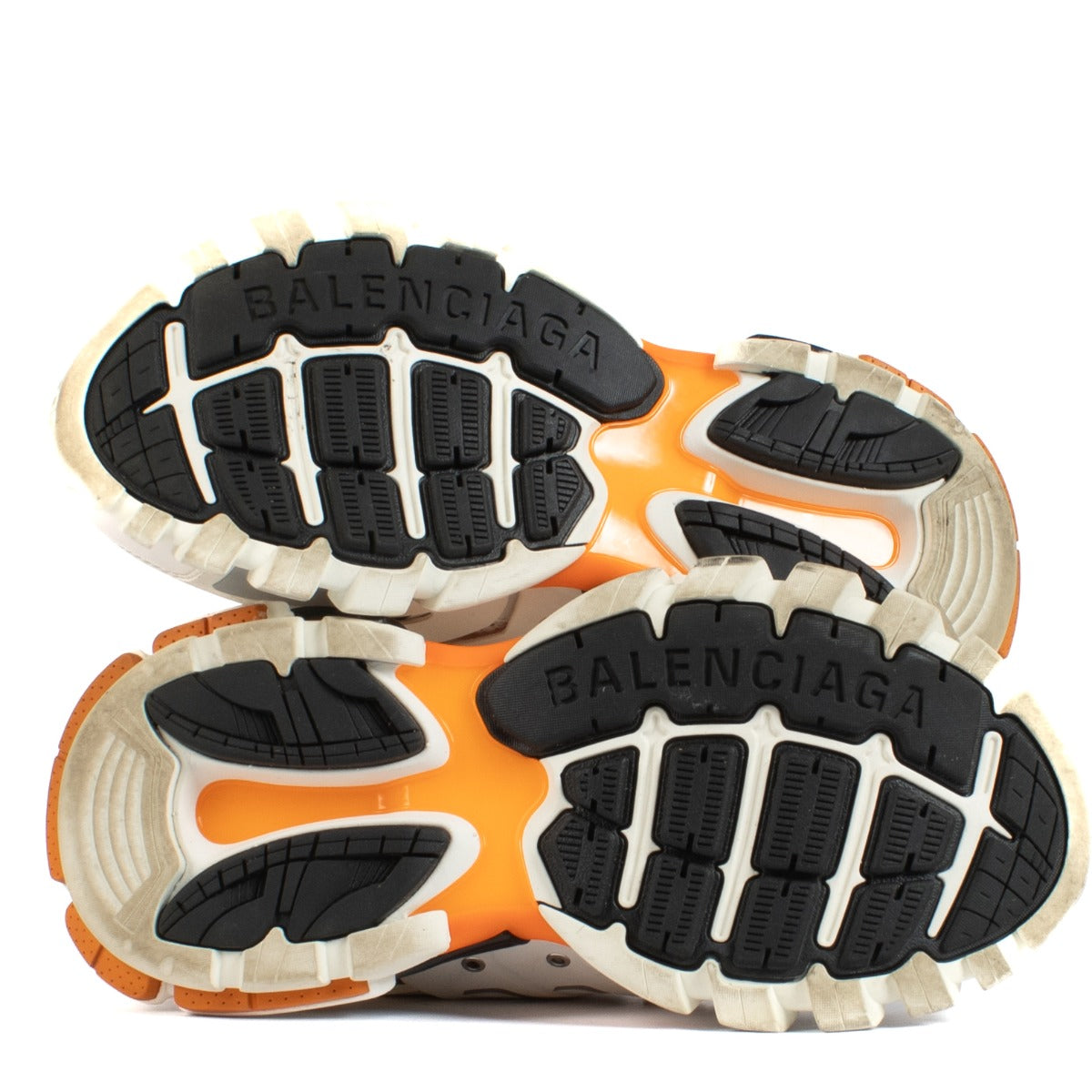 Shop safe online at Labellov in Antwerp, Brussels and Knokke this 100% authentic second hand Balenciaga White/Orange Track Sneakers - Size 40