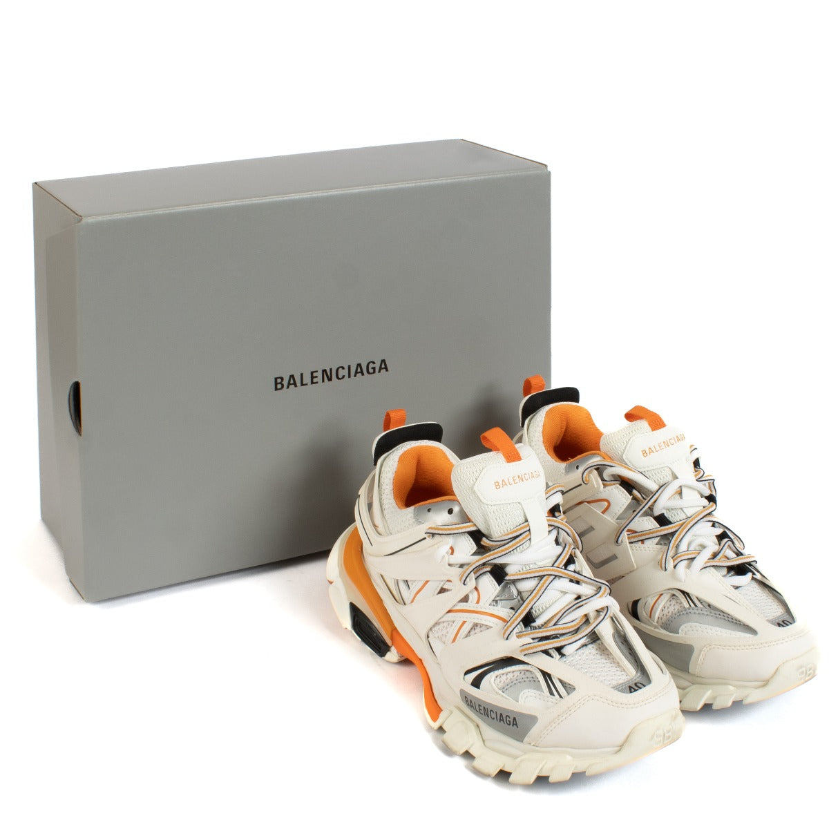 Shop safe online at Labellov in Antwerp, Brussels and Knokke this 100% authentic second hand Balenciaga White/Orange Track Sneakers - Size 40