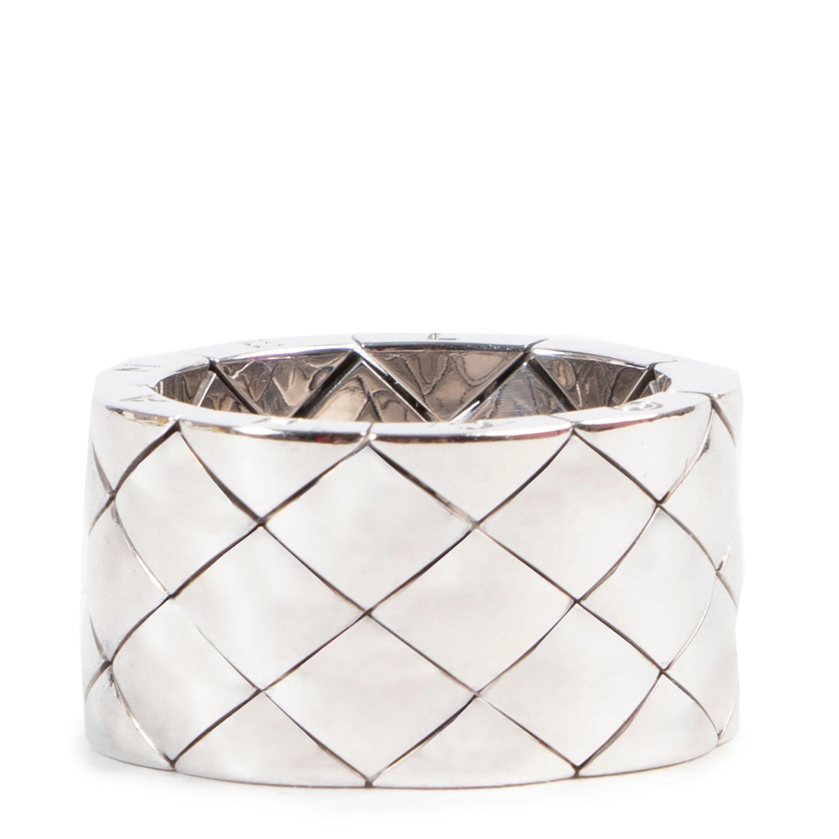 Koop veilig online op labellov.com Chanel wit goud quilted ring.