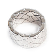 Buy safe online this Chanel white gold quilted ring in size 59.