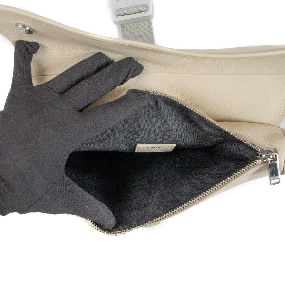 Shop 100% authentic second-hand Christian Dior Beige Saddle Crossbody on Labellov.com