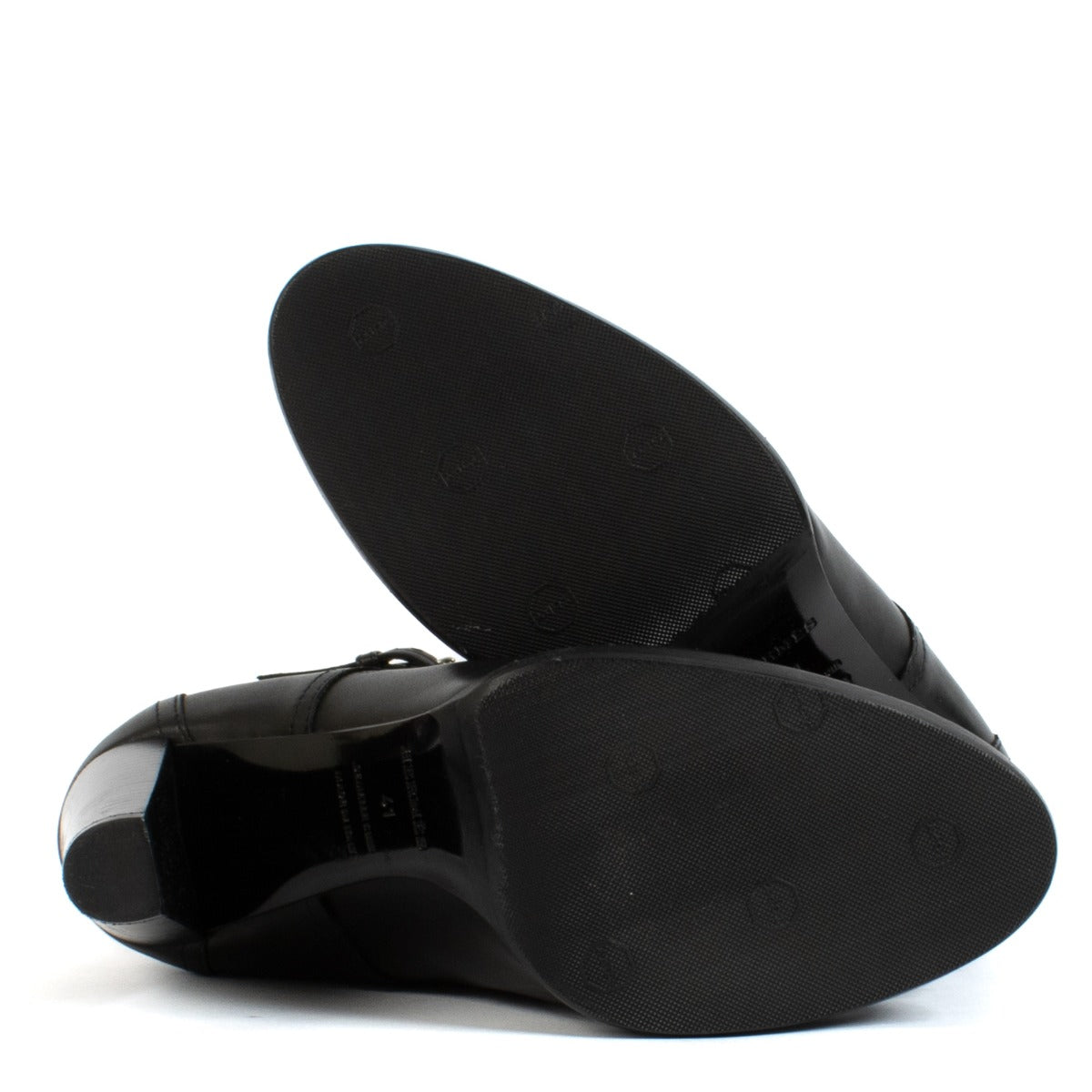 Shop safe online at Labellov in Antwerp, Brussels and Knokke this 100% authentic second hand Hermès Black Leather Moto Boots - Size 41