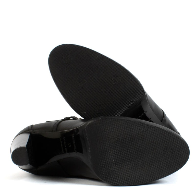 Shop safe online at Labellov in Antwerp, Brussels and Knokke this 100% authentic second hand Hermès Black Leather Moto Boots - Size 41