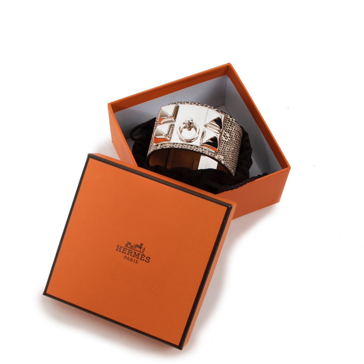 Buy an authentic second hand Hermès Collier de Chien Natura Lizard Bracelet in very good condition at Labellov