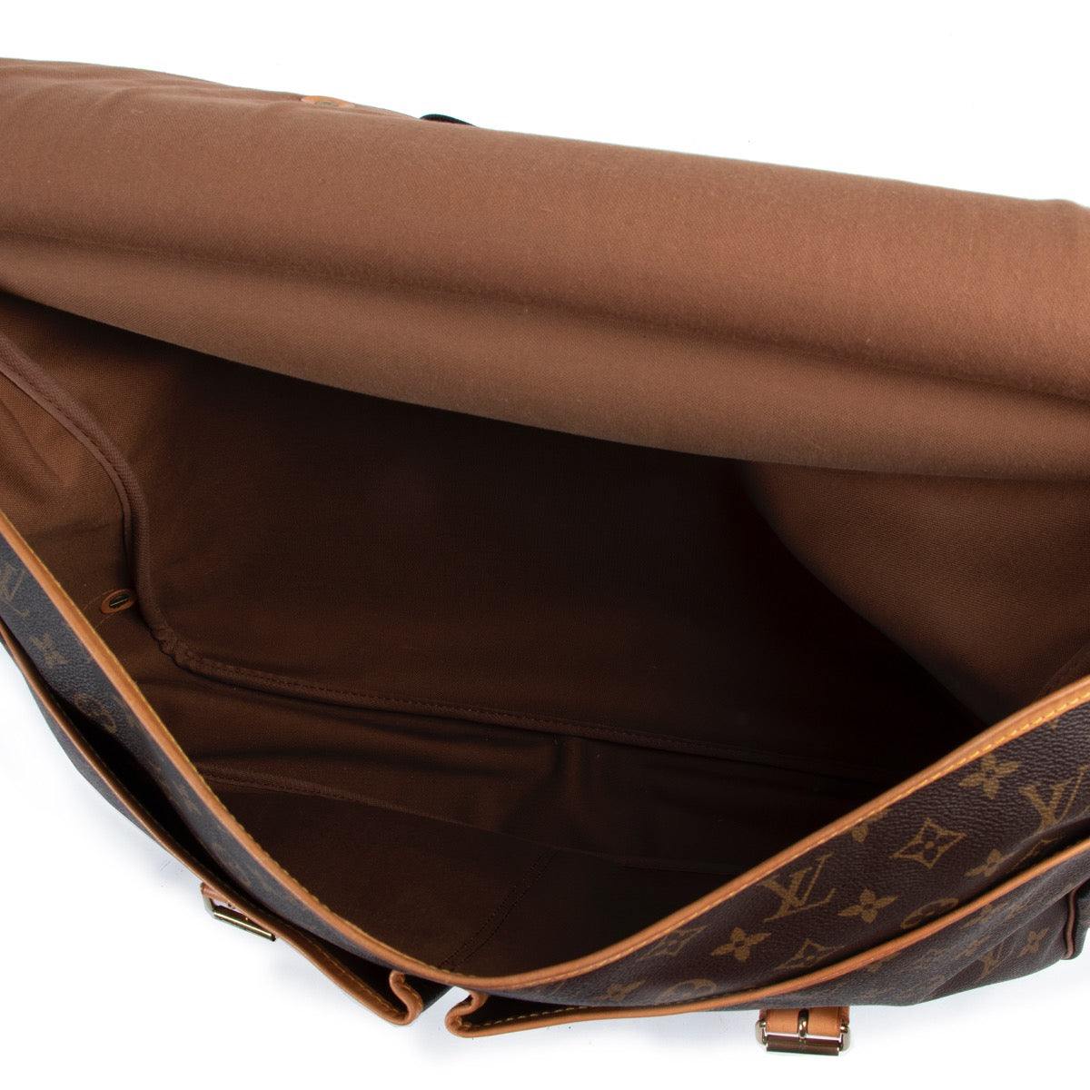 Achetez un authentique sac chasse Louis Vuitton d'occasion au juste prix.