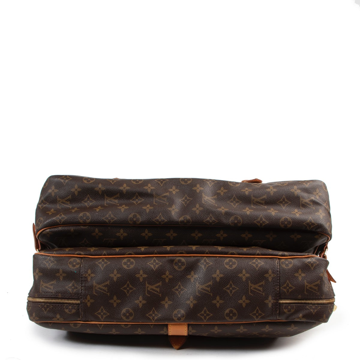 Shop safe online an authentic Sac Chasse Louis Vuitton at Labellov.com